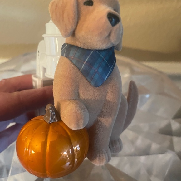 Bath & Body Works Golden Retriever Dog with Pumpkin Wall Flower NEW & CUTEE! - Picture 11 of 16